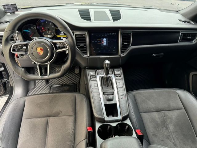 【預約賞車即享網路優惠價】2.0T 馬肯 電動尾門 電動座椅 倒車顯影  第10張相片