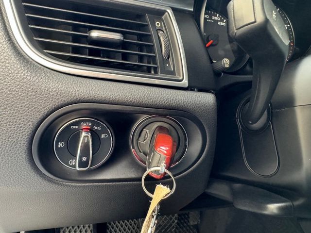 【預約賞車即享網路優惠價】2.0T 馬肯 電動尾門 電動座椅 倒車顯影  第11張相片