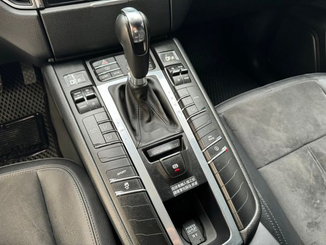 【預約賞車即享網路優惠價】2.0T 馬肯 電動尾門 電動座椅 倒車顯影  第15張相片