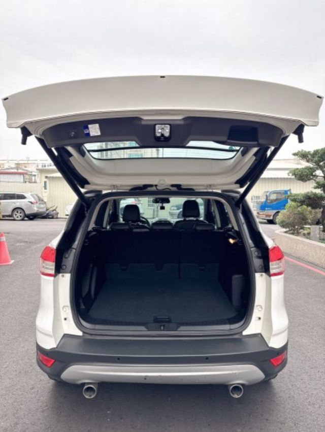 【預約賞車即享網路優惠價】180P馬力 40公斤扭力 給您滿滿的動力享受 油耗平均跑17km/L 省油省稅金 超高CP值  第7張相片