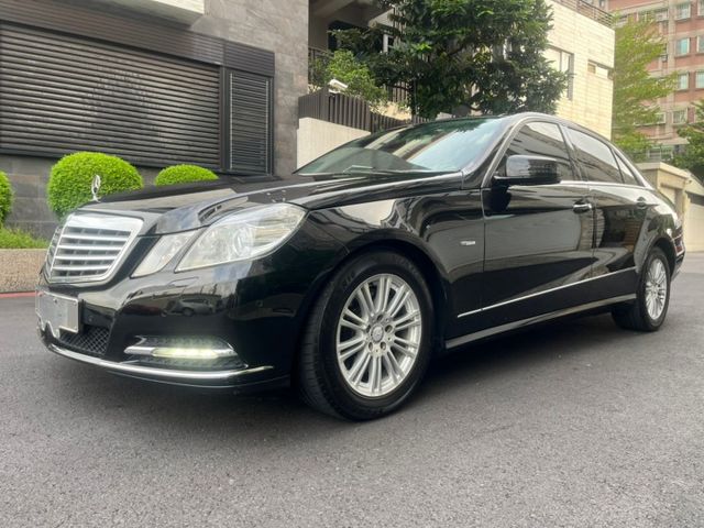 全車氣氛佳 內外裝極新 無待修 高貴不貴 平價雙B進口車 讓你即可享受 安全性質高 空間大 定速 天窗 方向盤控制鍵  第1張相片