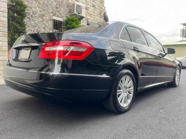 全車氣氛佳 內外裝極新 無待修 高貴不貴 平價雙B進口車 讓你即可享受 安全性質高 空間大 定速 天窗 方向盤控制鍵  第4張相片