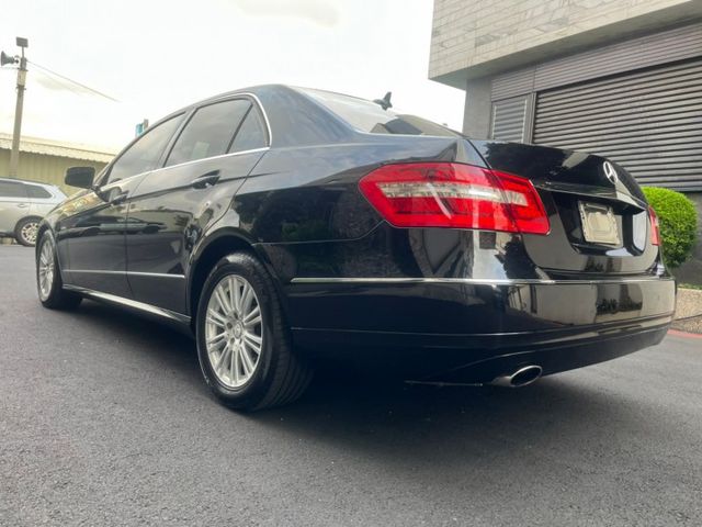 全車氣氛佳 內外裝極新 無待修 高貴不貴 平價雙B進口車 讓你即可享受 安全性質高 空間大 定速 天窗 方向盤控制鍵  第6張相片