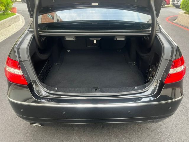全車氣氛佳 內外裝極新 無待修 高貴不貴 平價雙B進口車 讓你即可享受 安全性質高 空間大 定速 天窗 方向盤控制鍵  第7張相片