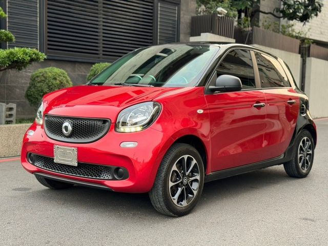 66kw Pure 原版件 無事故 實跑5萬公里 里程保證  內外都美美的 女用車 前車主顧的很好  第1張相片