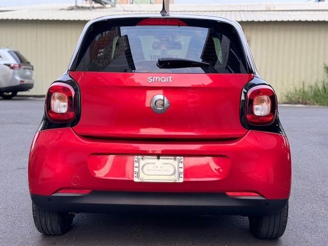 66kw Pure 原版件 無事故 實跑5萬公里 里程保證  內外都美美的 女用車 前車主顧的很好  第5張相片
