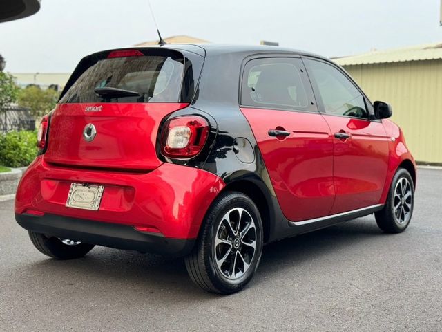 66kw Pure 原版件 無事故 實跑5萬公里 里程保證  內外都美美的 女用車 前車主顧的很好  第6張相片