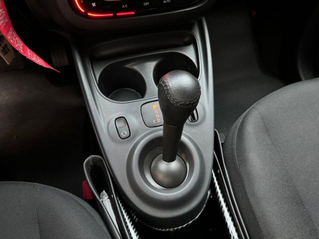 66kw Pure 原版件 無事故 實跑5萬公里 里程保證  內外都美美的 女用車 前車主顧的很好  第10張相片