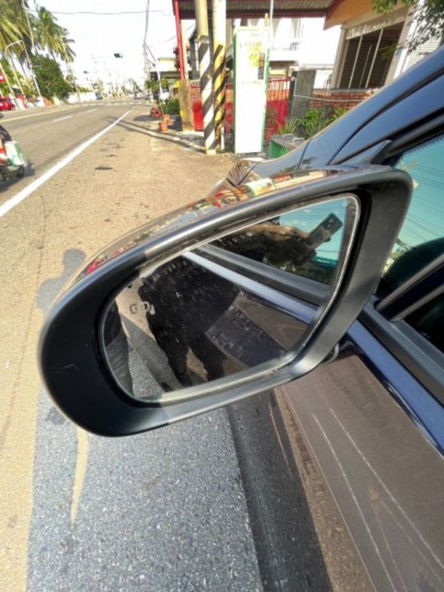 空間又大 稅金省 無事故 無待修 里程10萬公里 車況整體很棒 有抬頭顯示 盲點偵測 I-Key 恆溫空調 定速巡航  第18張相片