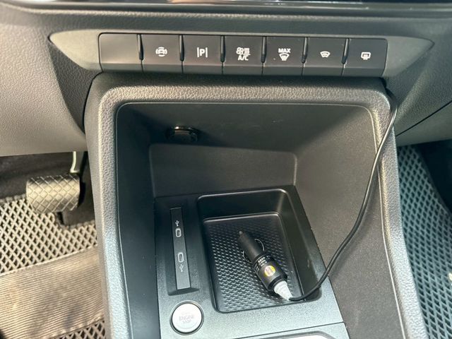 配倒車顯示/恆溫空調/倒車輔助系統/Acc定速巡航/車道維持系統/車道置中/自動停車/盲點偵測/摸門上鎖/啟停系統/LE  第11張相片