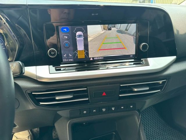 配倒車顯示/恆溫空調/倒車輔助系統/Acc定速巡航/車道維持系統/車道置中/自動停車/盲點偵測/摸門上鎖/啟停系統/LE  第13張相片