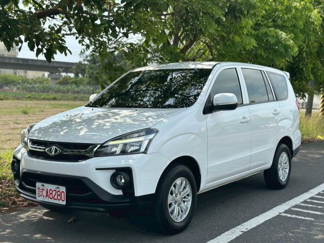 只跑6萬公里 新車71.8萬 僅三年 現省30萬以上 內裝跟新的一樣 行車記錄器都裝好了  車況綿密 無待修  第2張相片