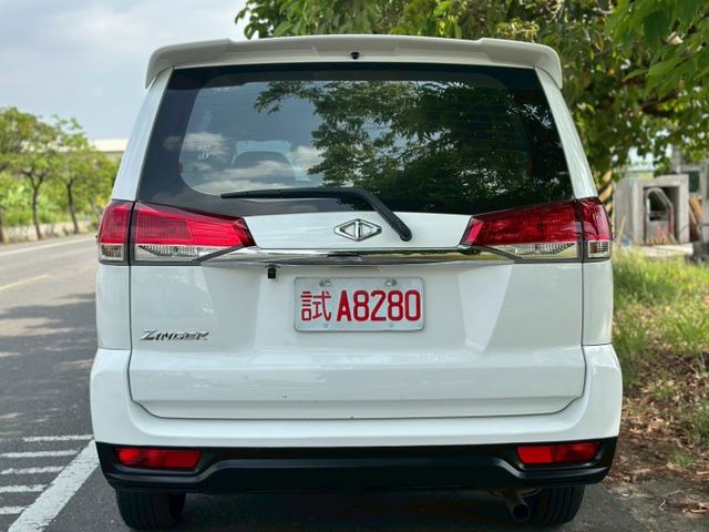 只跑6萬公里 新車71.8萬 僅三年 現省30萬以上 內裝跟新的一樣 行車記錄器都裝好了  車況綿密 無待修  第5張相片