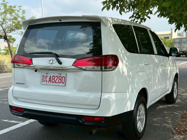 只跑6萬公里 新車71.8萬 僅三年 現省30萬以上 內裝跟新的一樣 行車記錄器都裝好了  車況綿密 無待修  第6張相片