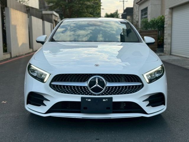 實跑33000公里 無事故 無待修 可認證  配備 23p智慧駕駛 /AMG套件/ 車道偏移/盲點偵測 /免鑰匙套件/  第2張相片