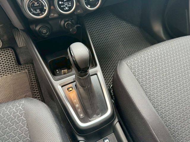 里程1500 跟新車沒兩樣  衛星導航 Keyless免鑰匙摸門啟動 倒車影像  第10張相片