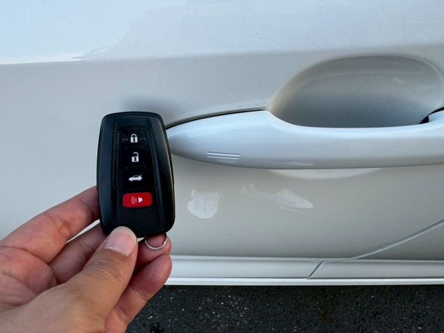 原版件 無事故 實跑5萬公里 新車保固中 外觀漂亮 內裝無煙味 批美新車不花冤望錢 有ACC 車道偏移 盲點偵測 免鑰匙  第8張相片