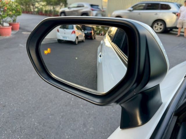 原版件 無事故 實跑5萬公里 新車保固中 外觀漂亮 內裝無煙味 批美新車不花冤望錢 有ACC 車道偏移 盲點偵測 免鑰匙  第9張相片