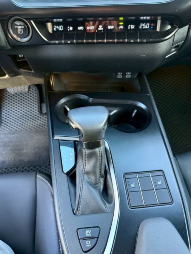 一手車 原版件 實跑2萬公里 原廠保養 里程保證ACC跟車 /車道偏離 /盲點偵測 /免鑰匙摸門 /電動尾門 /360環  第14張相片