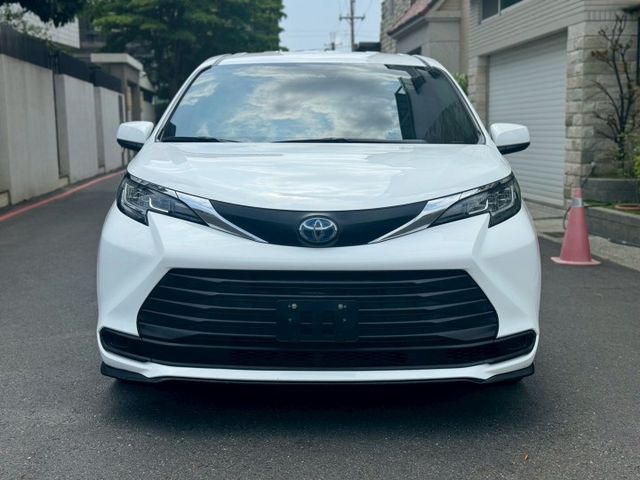 有改大理石地板 /迎賓踏板 /ACC跟車 /車道偏離/盲點偵測 /電滑門/ 電尾門/ 倒車影像原版件 無事故 里程25  第2張相片