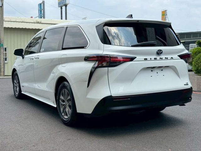 有改大理石地板 /迎賓踏板 /ACC跟車 /車道偏離/盲點偵測 /電滑門/ 電尾門/ 倒車影像原版件 無事故 里程25  第4張相片