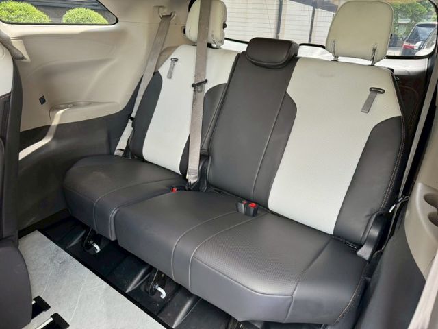 有改大理石地板 /迎賓踏板 /ACC跟車 /車道偏離/盲點偵測 /電滑門/ 電尾門/ 倒車影像原版件 無事故 里程25  第10張相片