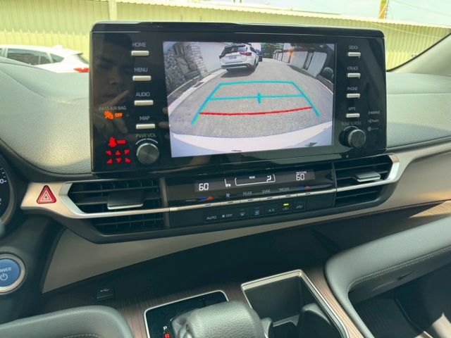 有改大理石地板 /迎賓踏板 /ACC跟車 /車道偏離/盲點偵測 /電滑門/ 電尾門/ 倒車影像原版件 無事故 里程25  第17張相片