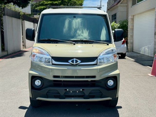 一手車 無事故 無待修 原廠保養 保固中 里程只跑8000公里 里程保證 實用賺錢車 盲點偵測 電收後視鏡 行車紀錄+倒  第2張相片