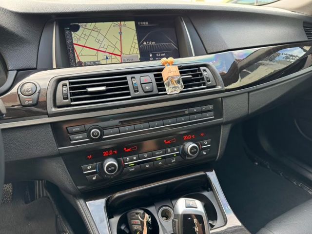 5 SERIES SEDAN F10  第18張相片