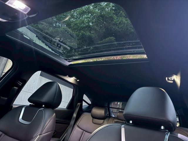 新車保固中 省價差現賺20萬  買到賺到  電尾門/盲點偵測/免鑰匙摸門/360環景/全景天窗/雙區恆溫/ACC跟車/車  第14張相片