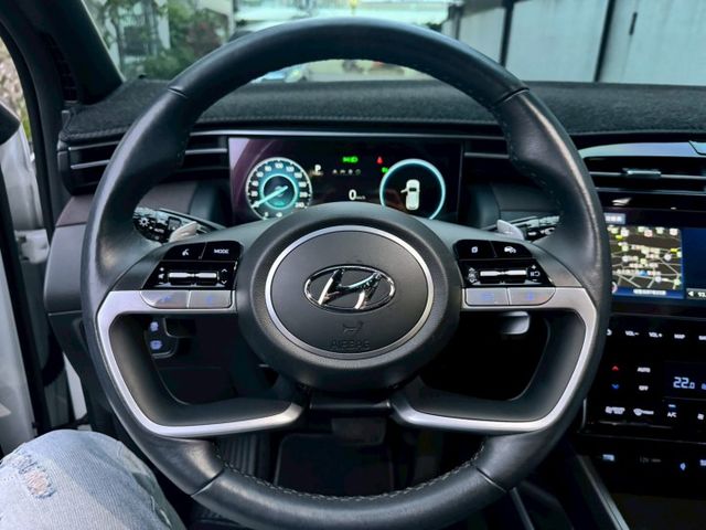 新車保固中 省價差現賺20萬  買到賺到  電尾門/盲點偵測/免鑰匙摸門/360環景/全景天窗/雙區恆溫/ACC跟車/車  第17張相片