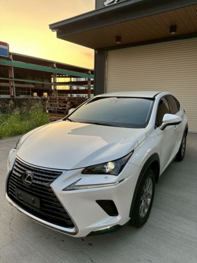 外觀流線 漆面漂亮 內裝乾淨 無煙味 不操車 ACC跟車 /車道偏離 /雙區恆溫 / 免鑰匙摸門 /電動座椅 /電動尾門  第1張相片