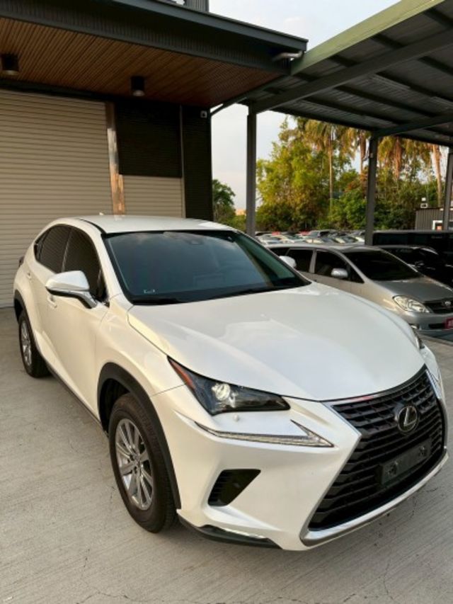外觀流線 漆面漂亮 內裝乾淨 無煙味 不操車 ACC跟車 /車道偏離 /雙區恆溫 / 免鑰匙摸門 /電動座椅 /電動尾門  第3張相片