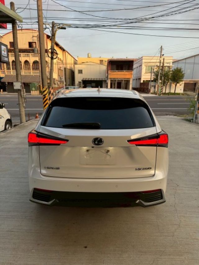 外觀流線 漆面漂亮 內裝乾淨 無煙味 不操車 ACC跟車 /車道偏離 /雙區恆溫 / 免鑰匙摸門 /電動座椅 /電動尾門  第5張相片