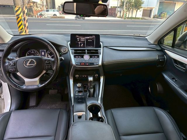 外觀流線 漆面漂亮 內裝乾淨 無煙味 不操車 ACC跟車 /車道偏離 /雙區恆溫 / 免鑰匙摸門 /電動座椅 /電動尾門  第8張相片
