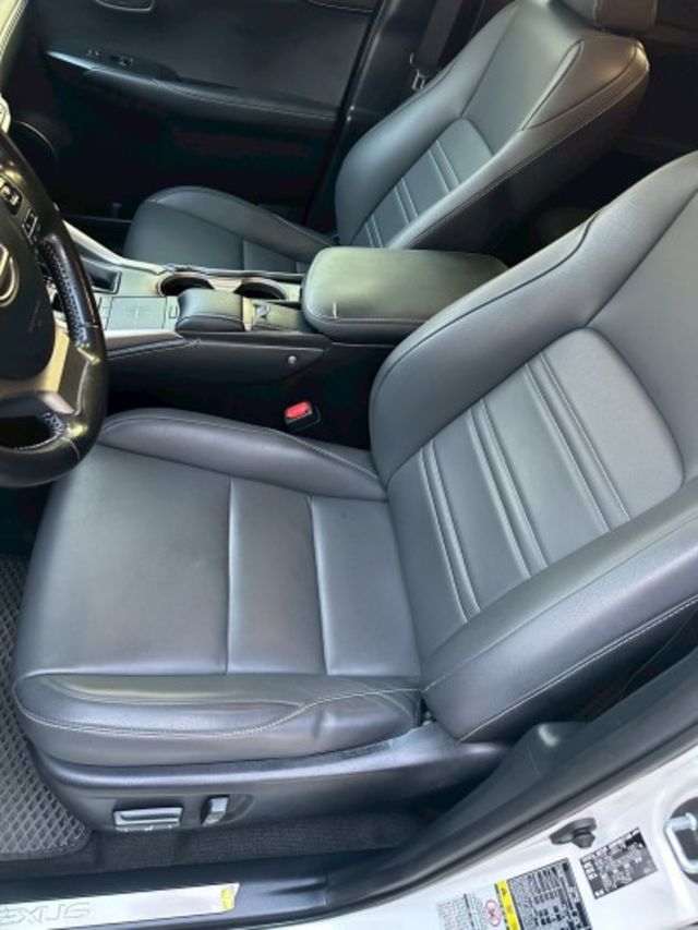 外觀流線 漆面漂亮 內裝乾淨 無煙味 不操車 ACC跟車 /車道偏離 /雙區恆溫 / 免鑰匙摸門 /電動座椅 /電動尾門  第9張相片