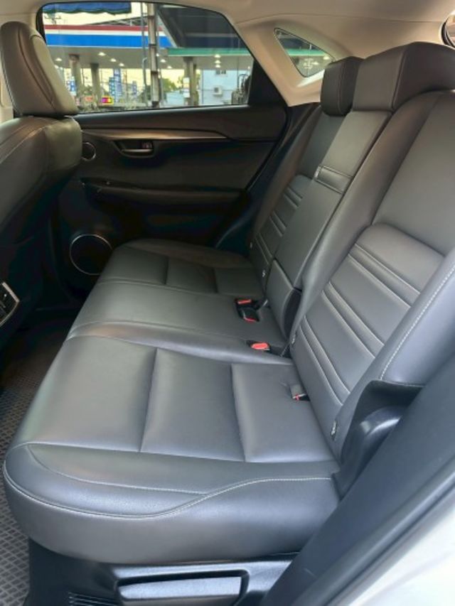 外觀流線 漆面漂亮 內裝乾淨 無煙味 不操車 ACC跟車 /車道偏離 /雙區恆溫 / 免鑰匙摸門 /電動座椅 /電動尾門  第10張相片
