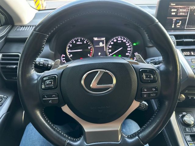 外觀流線 漆面漂亮 內裝乾淨 無煙味 不操車 ACC跟車 /車道偏離 /雙區恆溫 / 免鑰匙摸門 /電動座椅 /電動尾門  第12張相片