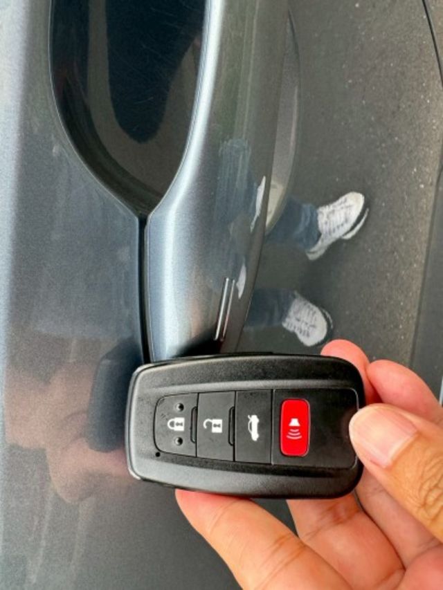 一手車 原版件 豪華+ 實跑35000 新車保固中  免鑰匙I-key /盲點偵測 / ACC跟車 /360度環景 /車  第13張相片