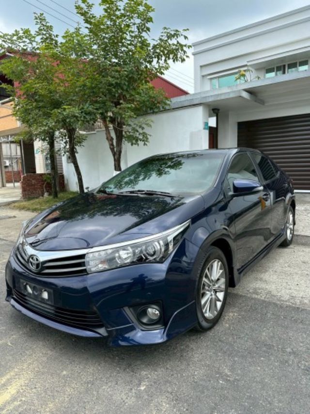 一手車 原版件 原廠大包 /天窗 / I-Key免鑰匙 /LED頭燈 /恆溫空調 /倒車影像 /定速巡航 /電收後視鏡  第1張相片
