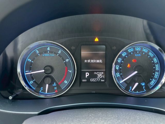 一手車 原版件 原廠大包 /天窗 / I-Key免鑰匙 /LED頭燈 /恆溫空調 /倒車影像 /定速巡航 /電收後視鏡  第10張相片
