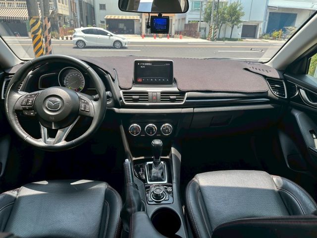 里程只跑10萬 三大保證 車沒問題 只為跑快 外觀漆面漂亮 內裝乾淨 定速巡航 免鑰匙I-Key 倒車影像 方向盤快控  第7張相片