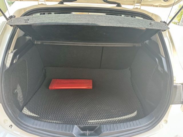 恆溫空調 定速巡航 行車紀錄器 倒車影像 電折後視 外觀漆面漂亮 內裝無煙味  第7張相片