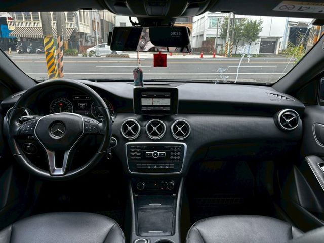 原版件 無事故 實跑9萬公里 里程保證  高質感 有牌面 破壞行情不用50 讓你輕鬆入手  第7張相片