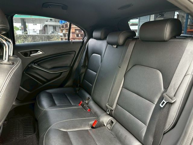 原版件 無事故 實跑9萬公里 里程保證  高質感 有牌面 破壞行情不用50 讓你輕鬆入手  第14張相片