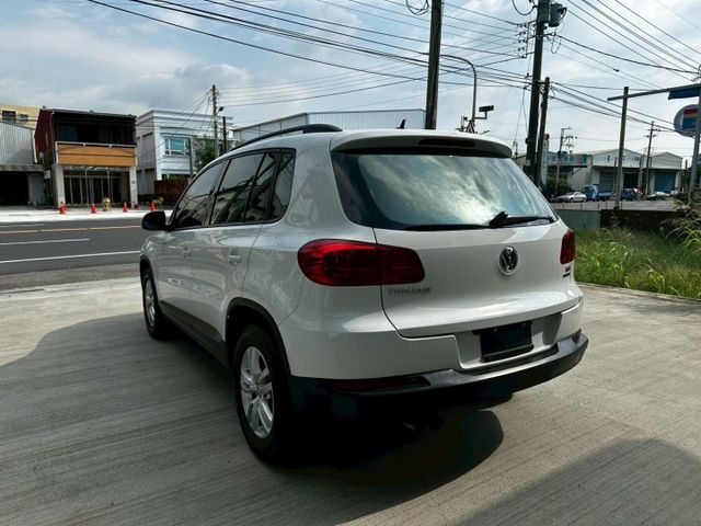 一手車 無事故 無待修 里程11萬多 里程保證 跑少 車況佳 不操車 輕鬆入主 福斯進口休旅  第6張相片