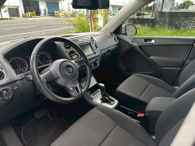 一手車 無事故 無待修 里程11萬多 里程保證 跑少 車況佳 不操車 輕鬆入主 福斯進口休旅  第8張相片