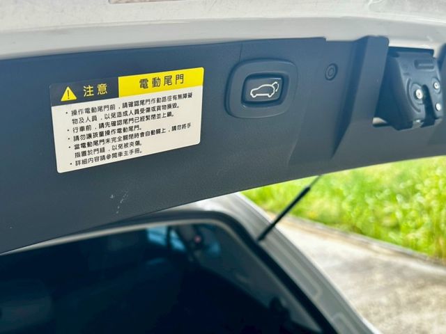 秒殺在秒殺 台灣法拉利 俗又大碗 配備超多 恆溫空調 電尾門 電記憶座椅 天窗 定速 360環景  第11張相片