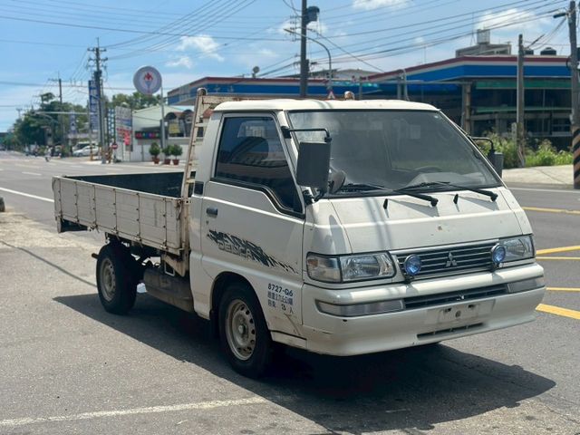 一手車 無事故 無待修 又跑少 只跑8萬6 便宜賣 15.8就好 喜歡來看喔 幫你賺錢的車  第3張相片