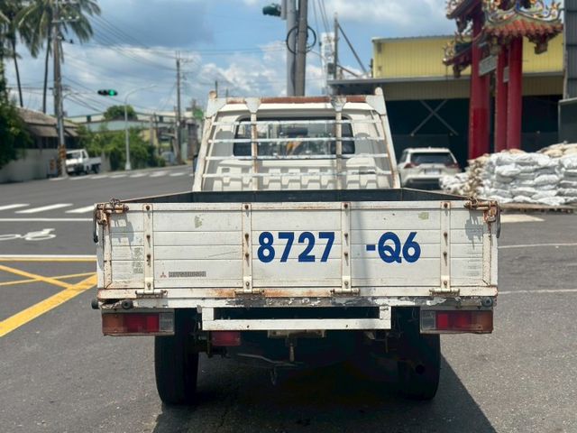 一手車 無事故 無待修 又跑少 只跑8萬6 便宜賣 15.8就好 喜歡來看喔 幫你賺錢的車  第5張相片